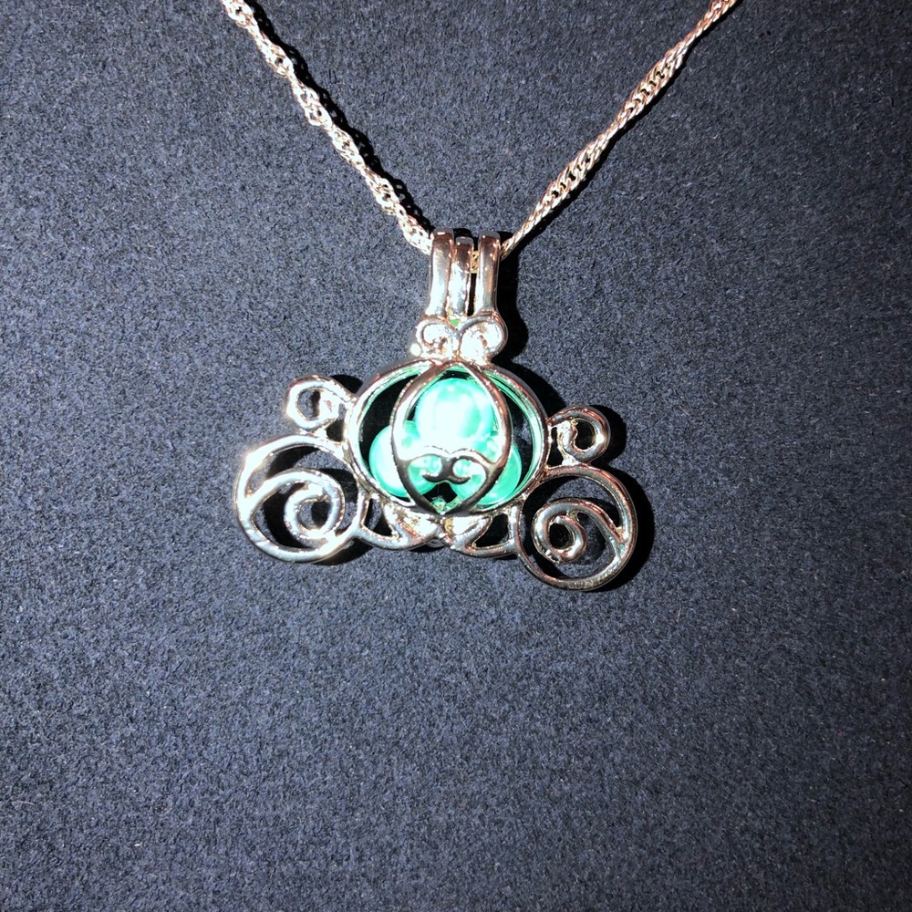 SALE! Cinderella carriage pearl cage necklace - Picture 2 of 8
